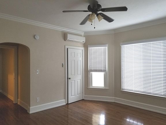 3rd image of 821 S Kenmore Ave