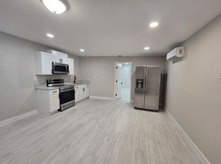 907 E 124th Ave APT B, Tampa, FL 33612
