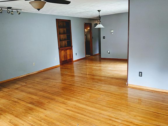 4th image of 97 Hamlin Ave