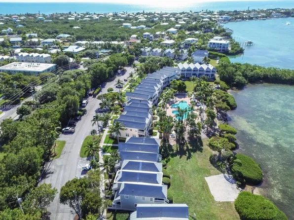 5075 Sunset Village Dr, Duck Key, FL 33050