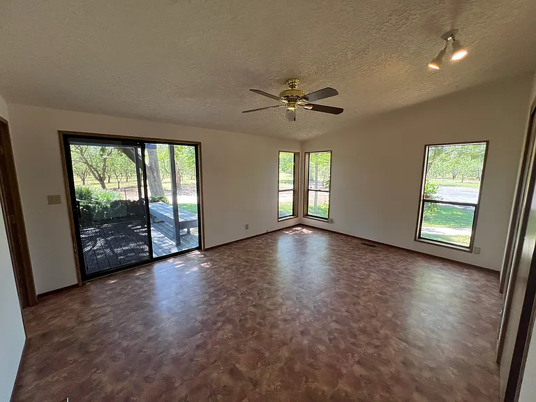 9068 Troxel Rd — Photo 18