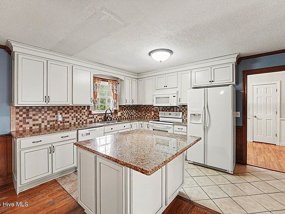 4th image of 521 Greenridge Road