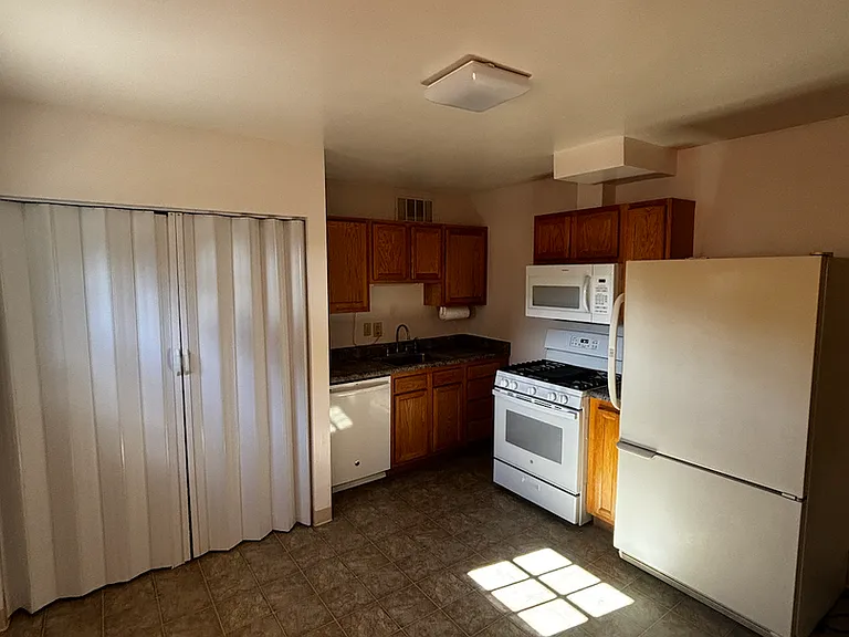 2500 Emilia St — Photo 6