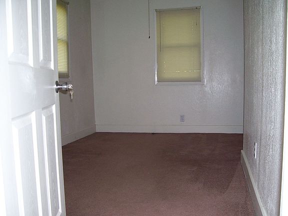 4th image of 720 S Washington St