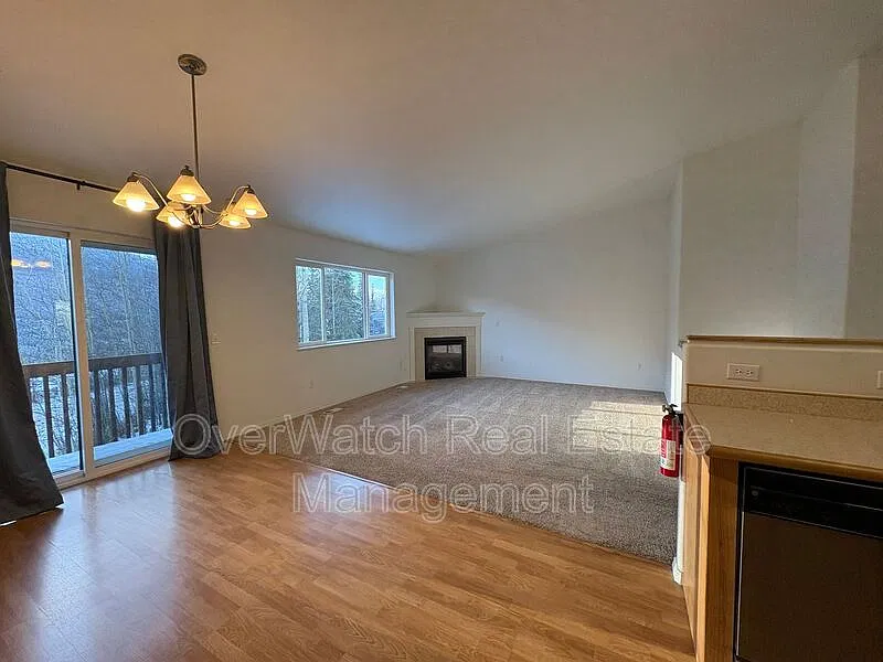 3 bed, 2.0 bath, 1494 sqft, $2,800 — Photo 3