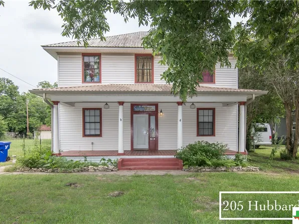 205 Hubbard St, Yoakum, TX 77995