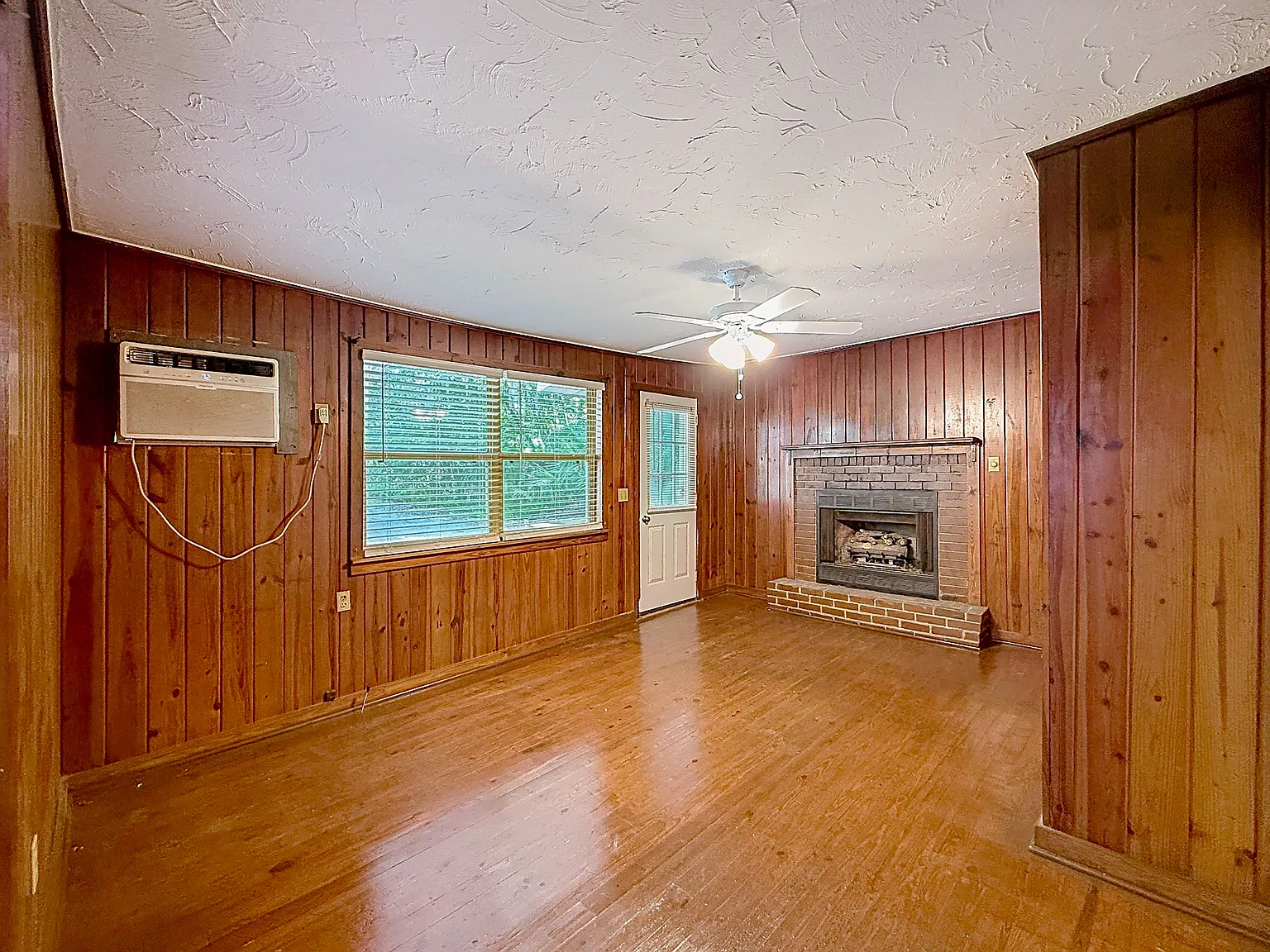 2 bed, 850 sqft, $1,500 — Photo 1