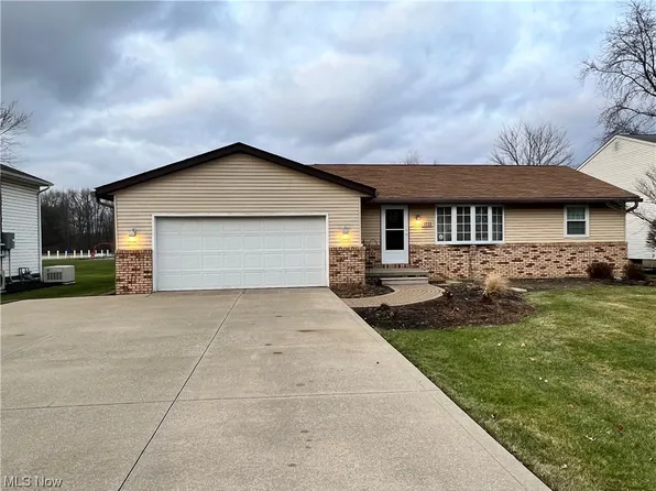 1026 Novak Rd, Grafton, OH 44044