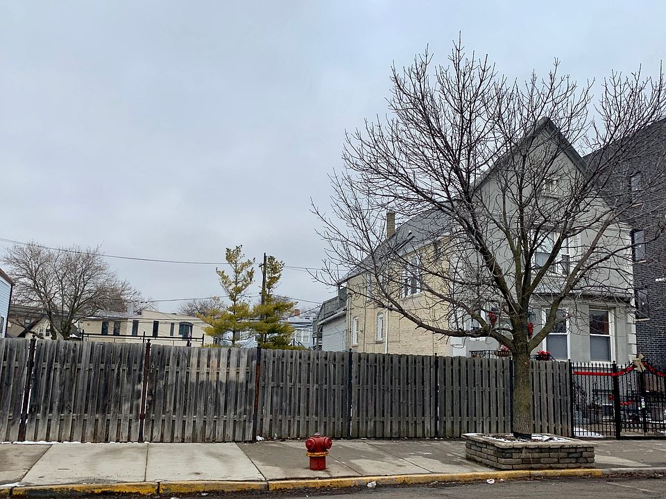 2nd image of 2602 W Armitage Ave
