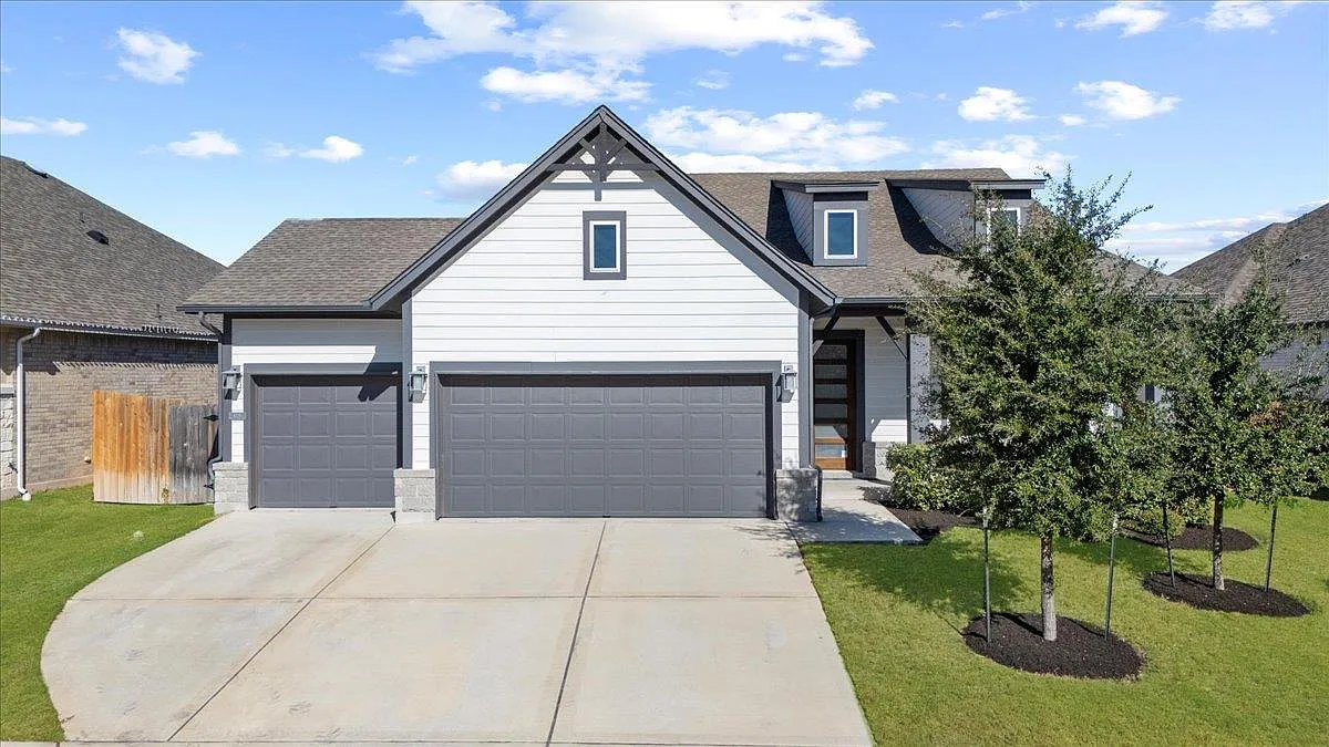 3 bed, 2.0 bath, 1884 sqft, $2,400 — Photo 1