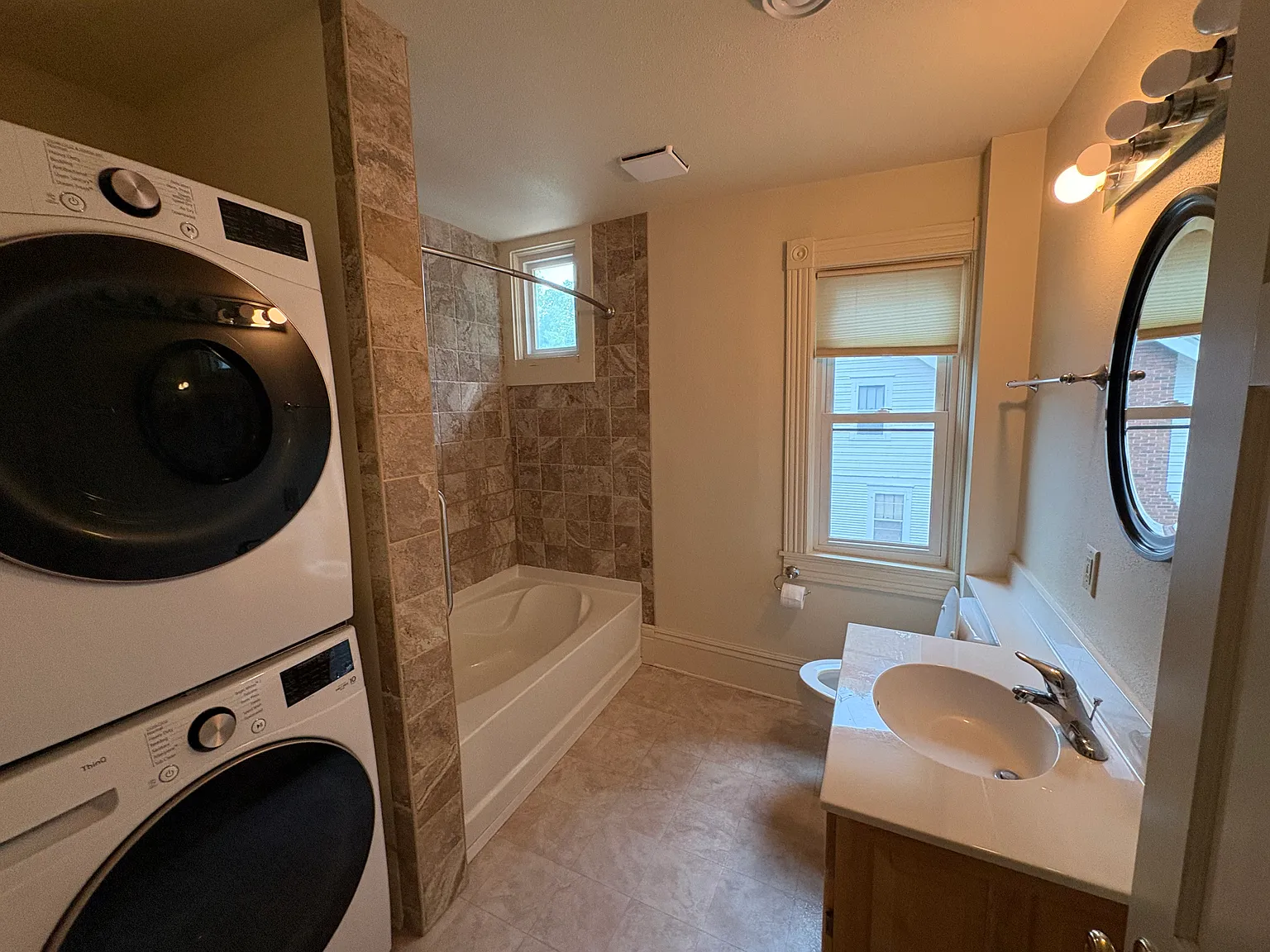 7 bed, $1,125 — Photo 4