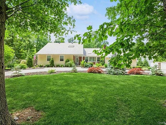 3rd image of 77 Duck Pond Road