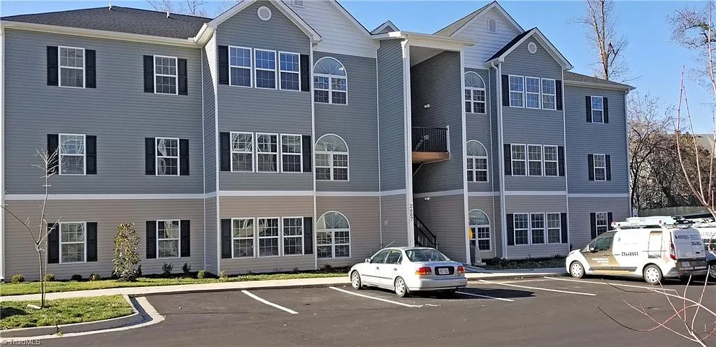 2 bed, 1201 sqft, $1,595 — Photo 1