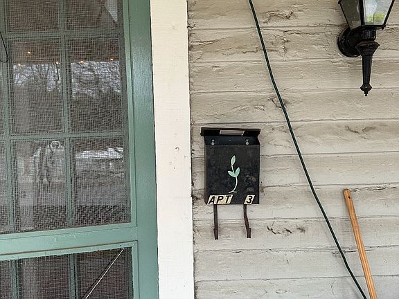 Your own mailbox and entrance