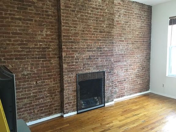 3rd image of 69 8th Ave APT 31