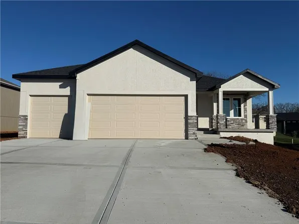 31505 W 86th Ct, De Soto, KS 66018