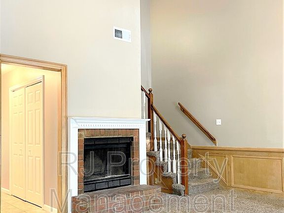 3rd image of 5816 Newberry Ln N