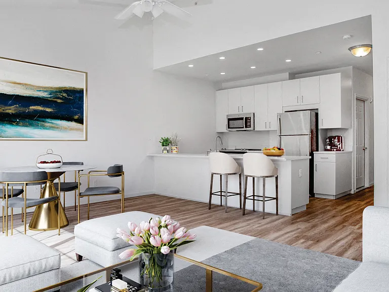 Echo Pond Luxury Apartments — Photo 6