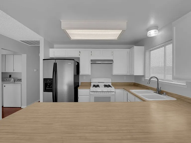 7209 Bronze Cir — Photo 16