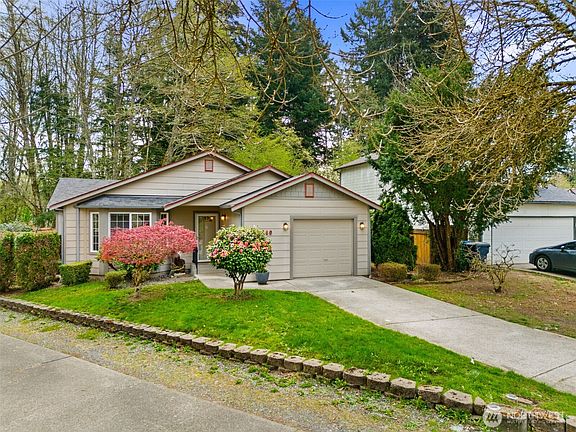 3rd image of 3040 Applehill Court NE