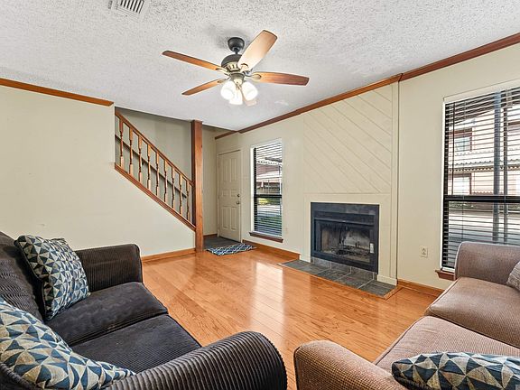 4th image of 958 Ridgepoint Ct #1
