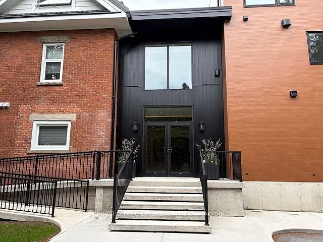 20 Alice St E #1 — Photo 4