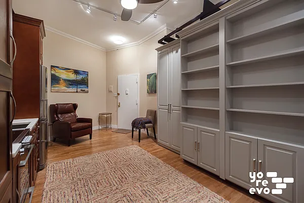 Sold by Yoreevo, LLC | media 12