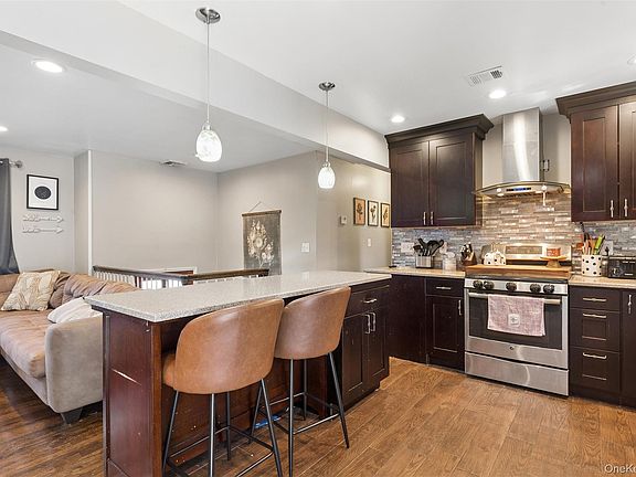 3rd image of 6 Rhodes Court