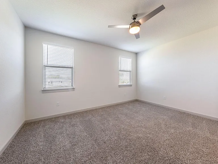 2416 Tucker Ln — Photo 27