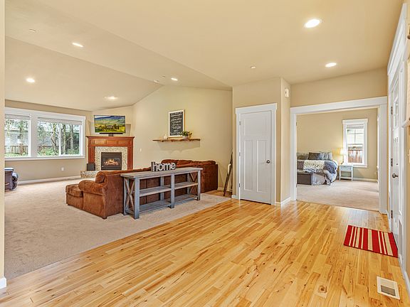5th image of 18011 25th Ave NE