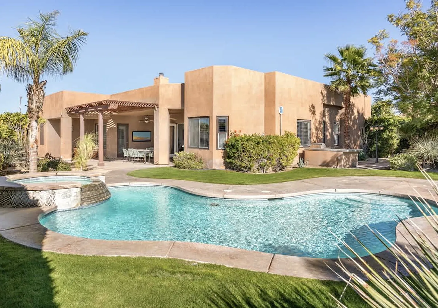 Luxury Palm Desert Home w/ Pool, Mountain Views — Photo 1