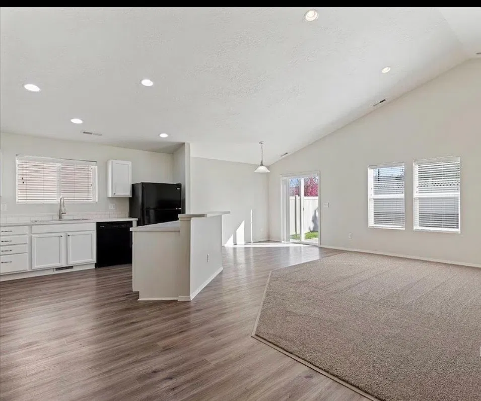 3 bed, 1604 sqft, $950 — Photo 3