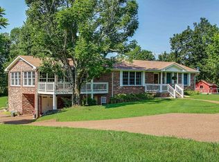 2104 Old County House Rd, White Bluff, TN 37187