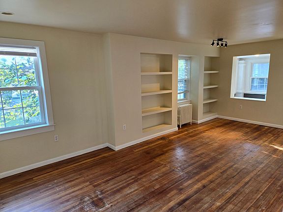 5th image of 839 E Walnut St