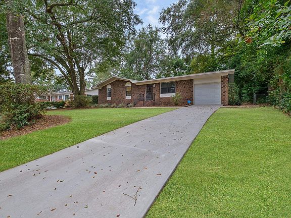 2nd image of 1118 Rosewood Dr