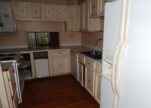3rd image of 4100 Five Oaks Dr #55