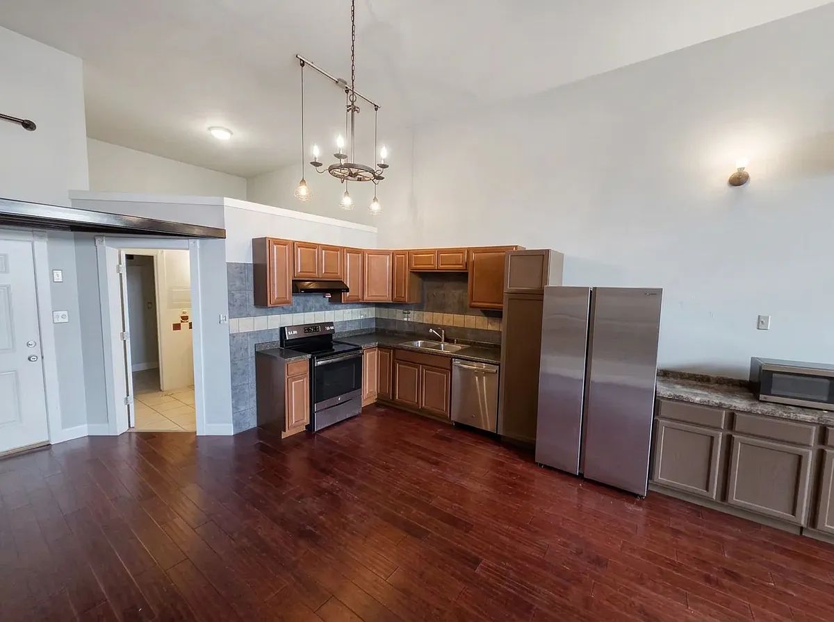 Studio, 786 sqft, $1,500 — Photo 2