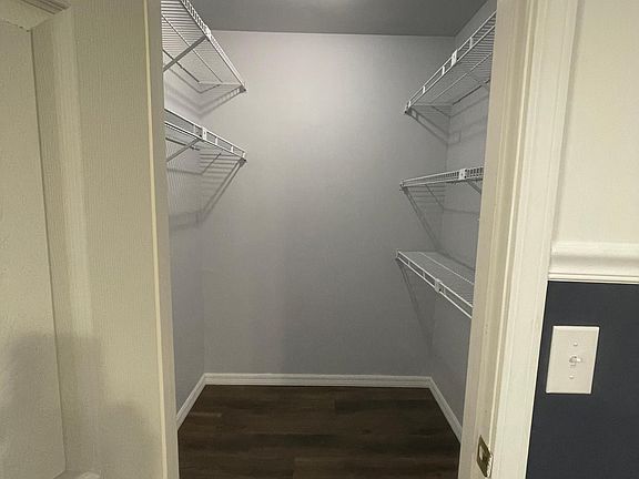 4th image of 1563 Canterbury Ln