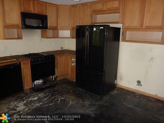 4th image of 440 NW 78th Ave