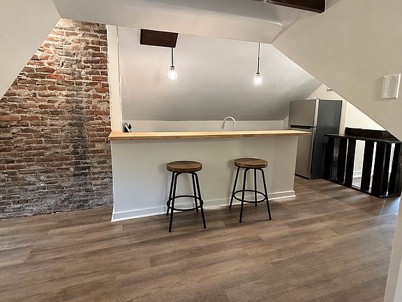 5th image of 915 Rockhill St #3