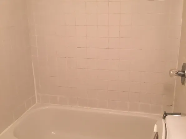 4 Gates St APT 3R, Worcester, MA 01610