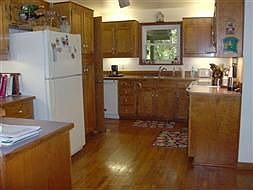 5th image of 370 White Oak Dr