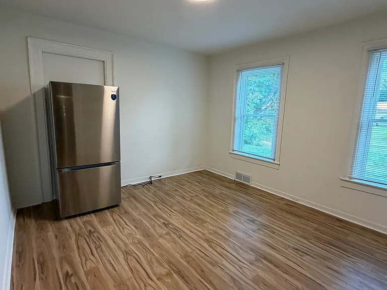 536 N Durkee St #3 — Photo 11