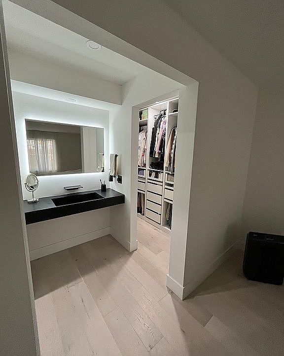 2nd image of 46 W 64th St