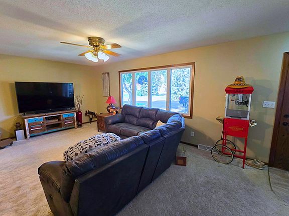 4th image of 309 Iverson St