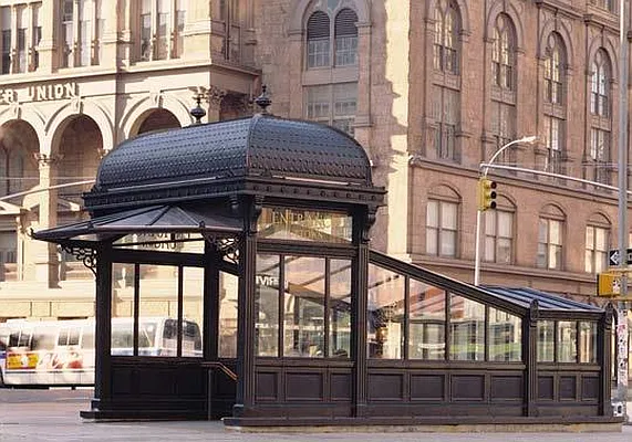 Rented by I & I New York | media 24