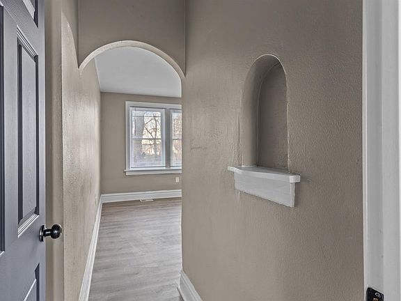 4th image of 3857 Gustine Ave #2S