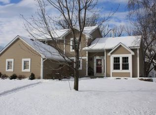 1622 Regatta Dr, Woodbury, MN 55125
