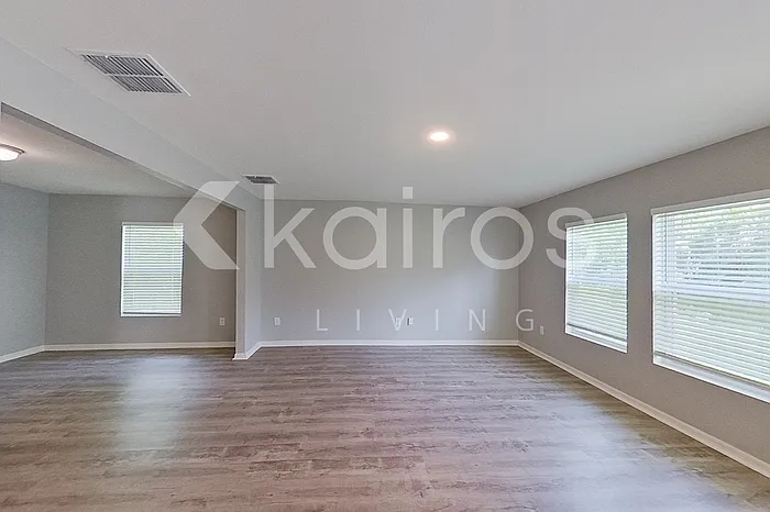 1124 Ware Ave — Photo 4