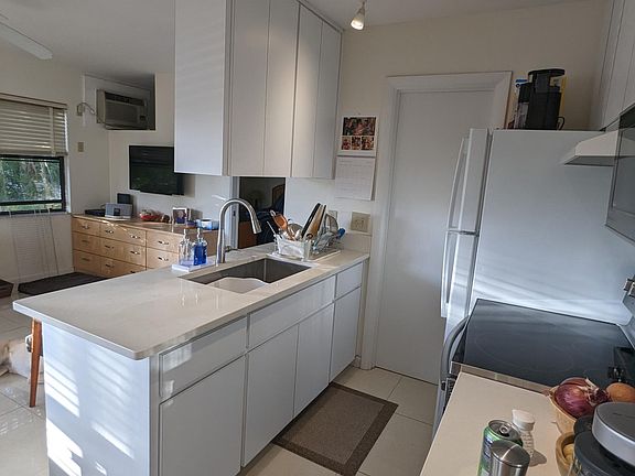 4th image of 145 10th Ave N APT 9